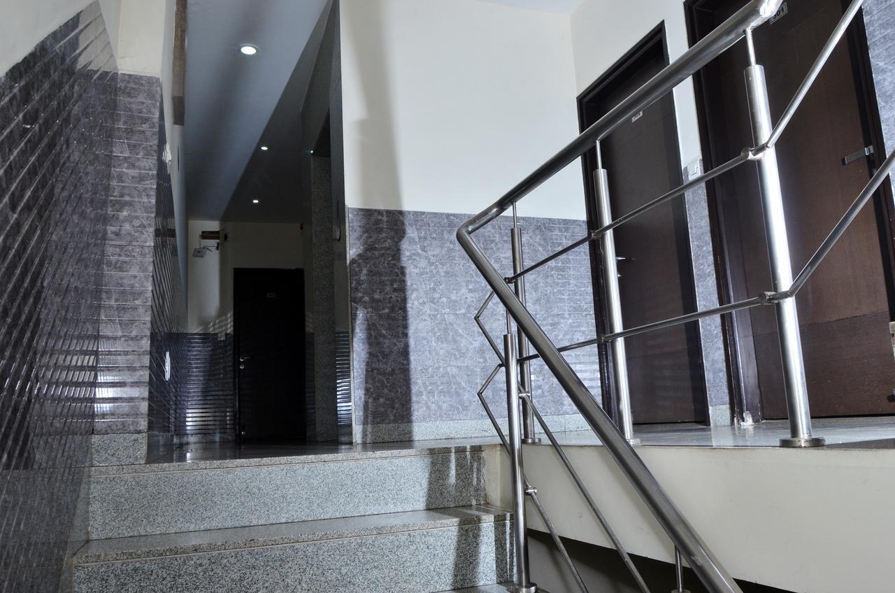 Oyo 18753 Hotel Glance Inn Nowe Delhi Zewnętrze zdjęcie